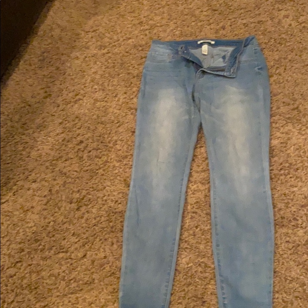 Refuge ladies jr jeans hardly worn